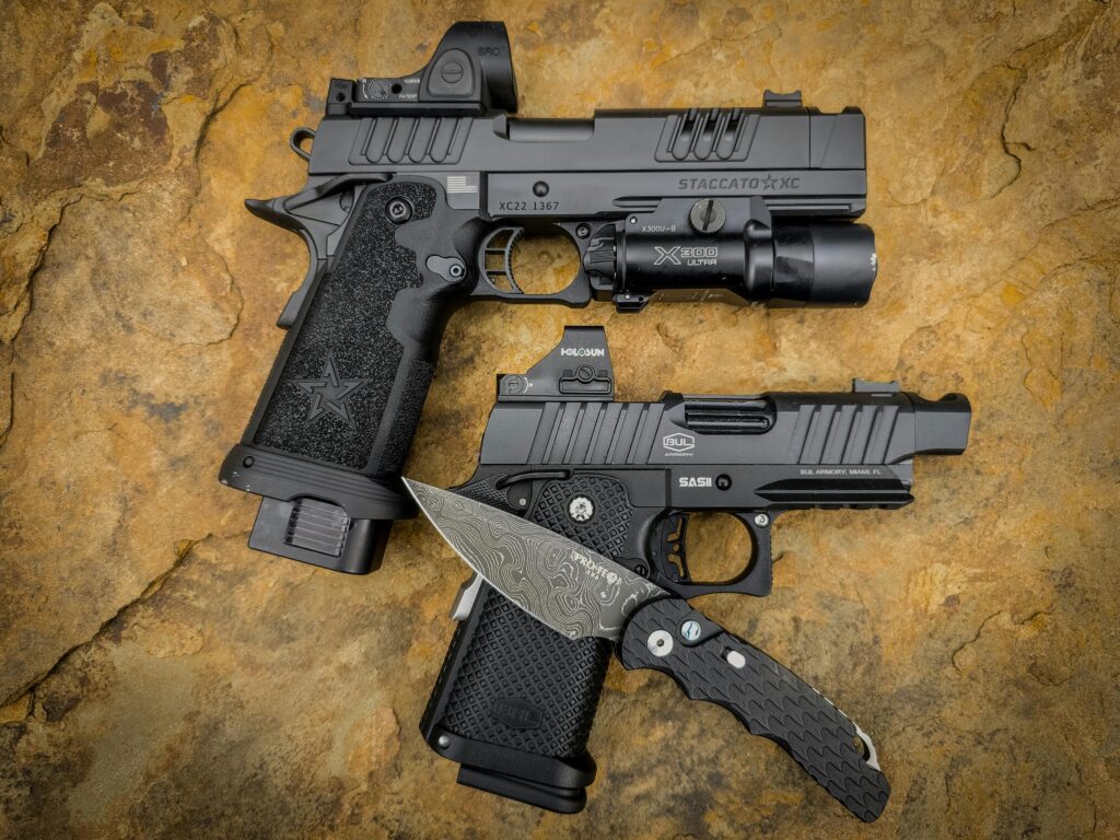 handguns and knife for edc
